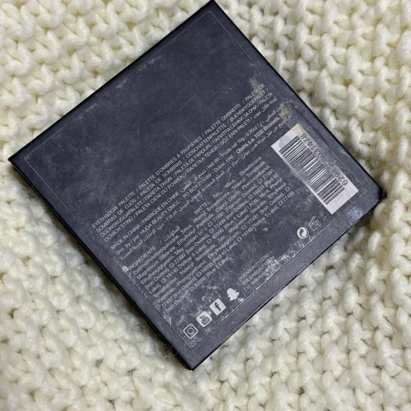 HUDA BEAUTY Warm Brown Obsessions Eyeshadow Palette - Picture 4 of 4